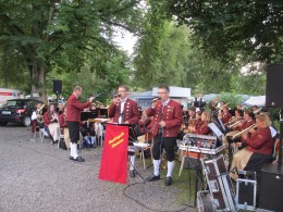 Feierabendhock am Campingplatz